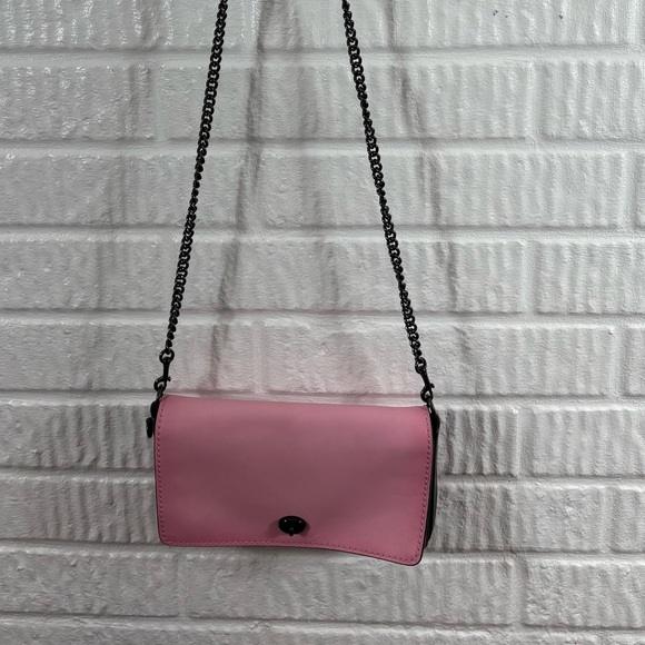 Coach Dinky pink  Crossbody Bag with Gunmetal Chain kisslock  GUC - Picture 2 of 11